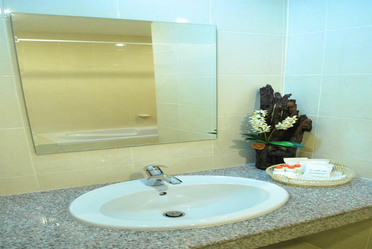 Win Place Hotel Chiang Mai Exteriör bild